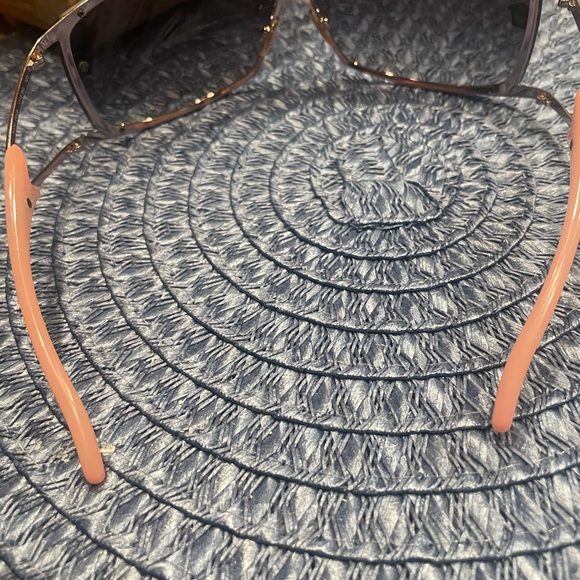 Versace Stylish Pink and Black Sunglasses - Picture 4 of 9